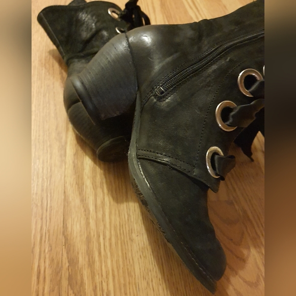 John Fluevog East End Gladstone Boots - Picture 4 of 6